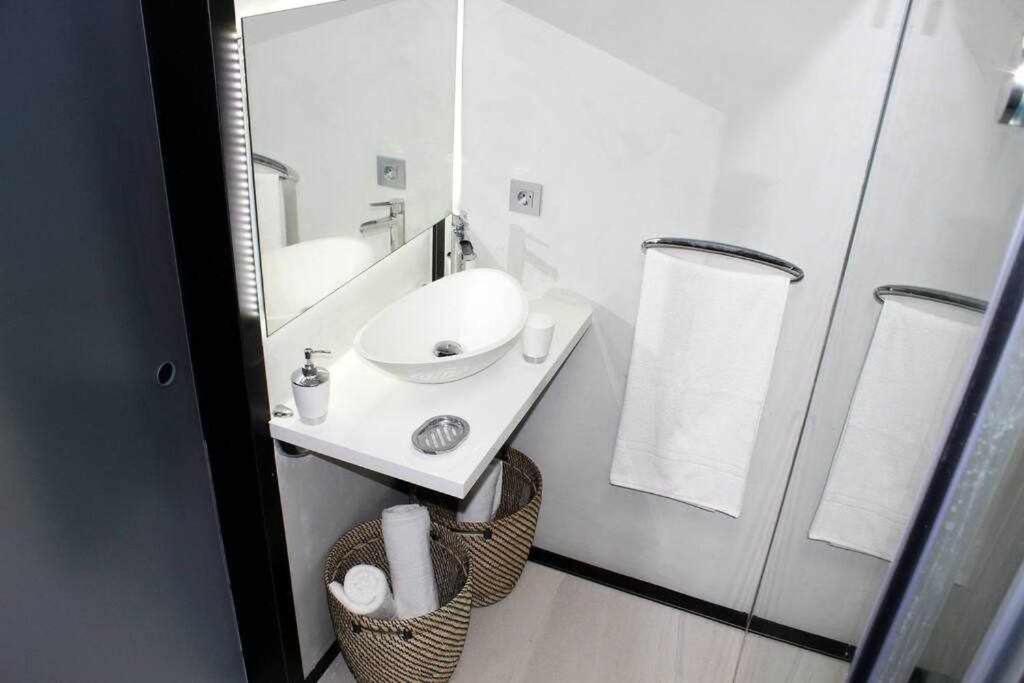 Apartamento Con Diseno Moderno Y Piscina Таурито Экстерьер фото